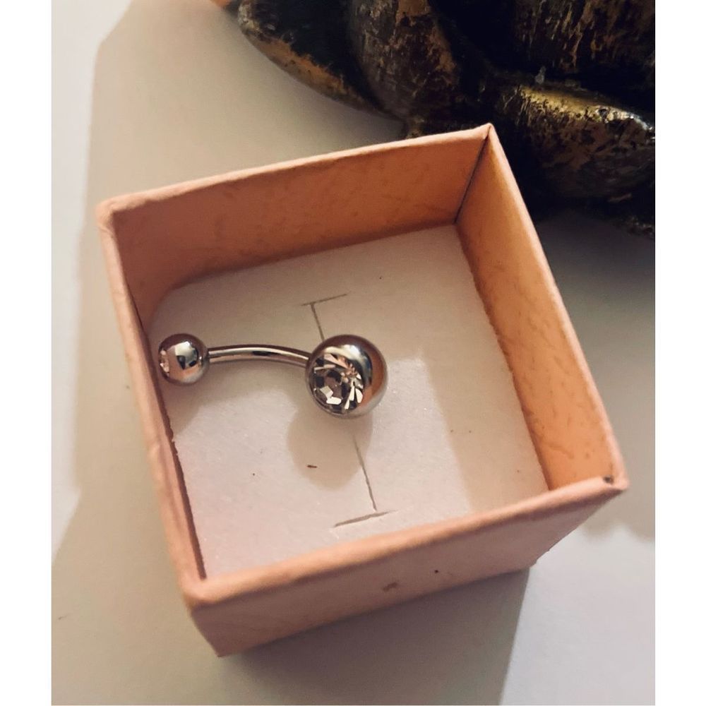 WHITE SAPPHIRE AND SILVER BLING BELLY RING - Picture 2 of 7